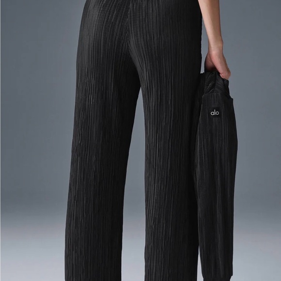 ALO Yoga High Waist Micro Plisse Straight Leg Pant - Picture 6 of 6